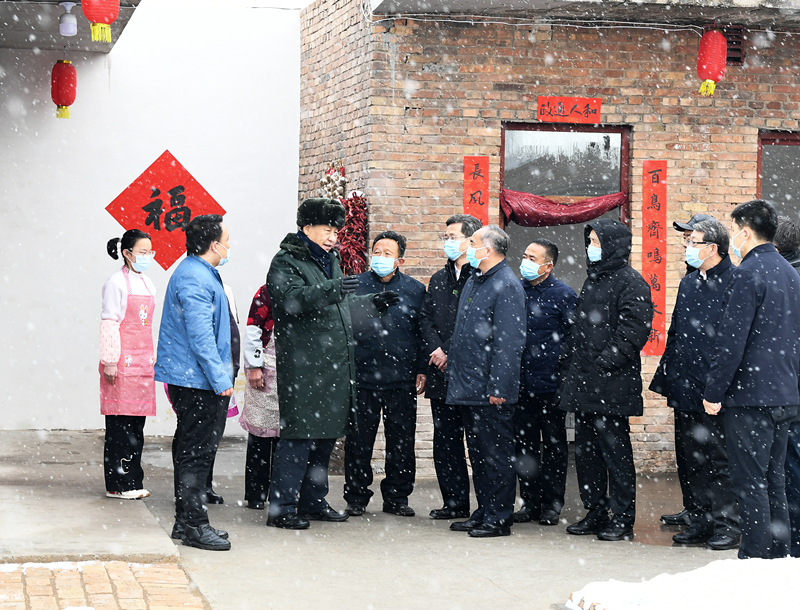 2022年1月26日，習(xí)近平總書記在山西霍州馮南垣村受災(zāi)村民師紅兵家看望。