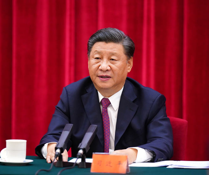 2020年9月3日下午，中共中央、國務(wù)院、中央軍委在北京人民大會(huì)堂舉行座談會(huì)，紀(jì)念中國人民抗日戰(zhàn)爭暨世界反法西斯戰(zhàn)爭勝利75周年。中共中央總書記、國家主席、中央軍委主席習(xí)近平出席座談會(huì)并發(fā)表重要講話。新華社記者 謝環(huán)馳 攝